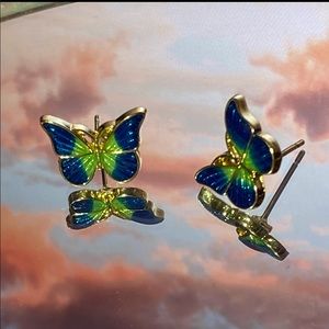 🖤butterfly gold stud earrings